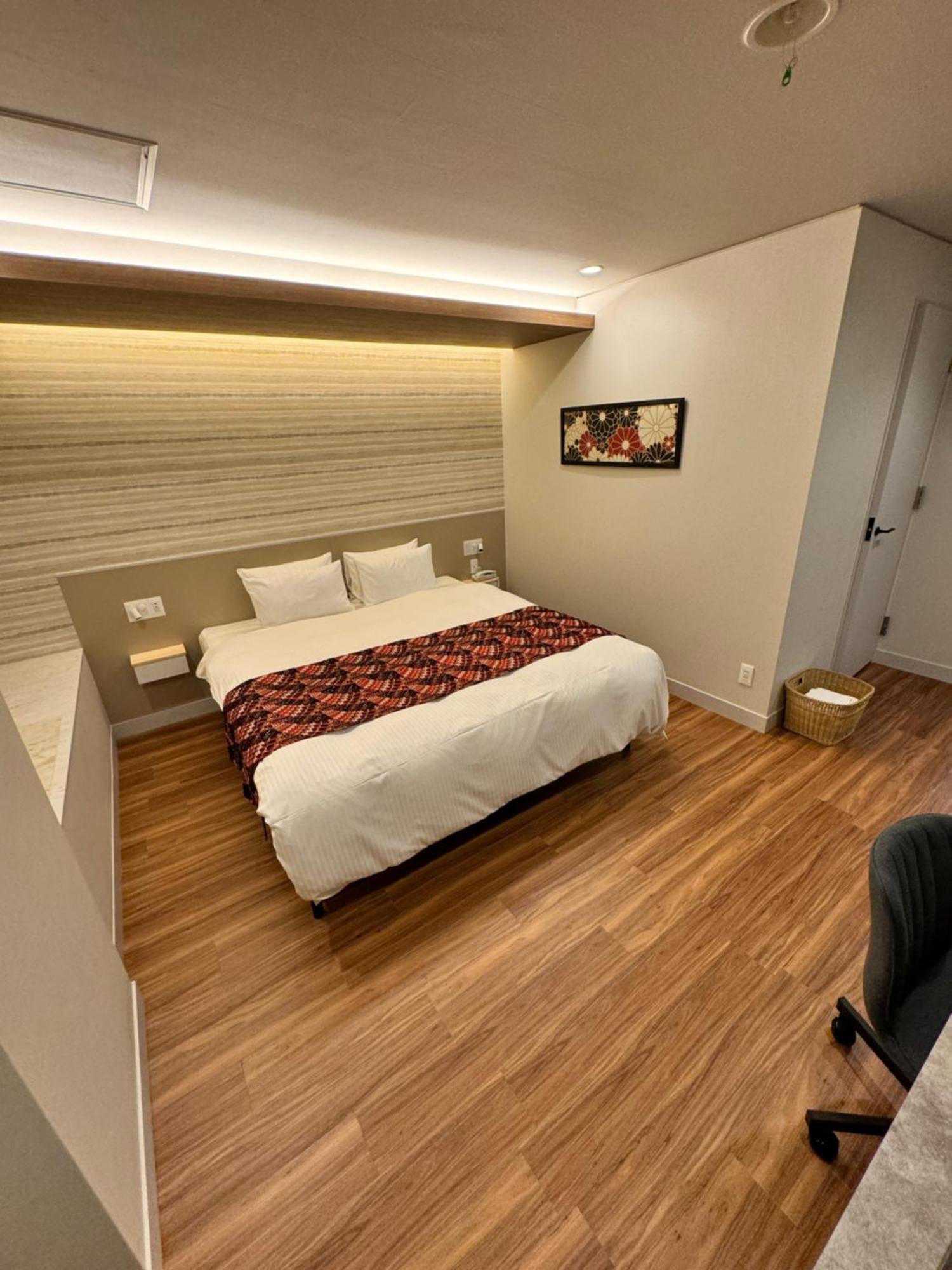 Hotel Be-Zen Shimanouchi Осака Экстерьер фото